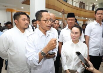 Wali Kota Batam Amsakar Achmad bersama Wakil Wali Kota Batam Li Claudia Chandra