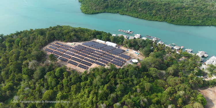 Pembangkit Listrik Tenaga Surya Pulau Sembur yang memasok listrik selama 24 jam