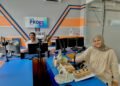 Fatima Al Habsyi bersama produk Nasi Lemak Hoki di Batam