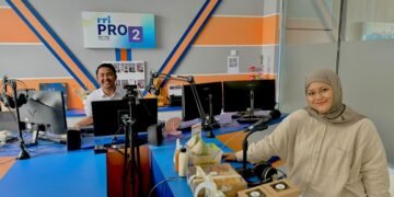 Fatima Al Habsyi bersama produk Nasi Lemak Hoki di Batam