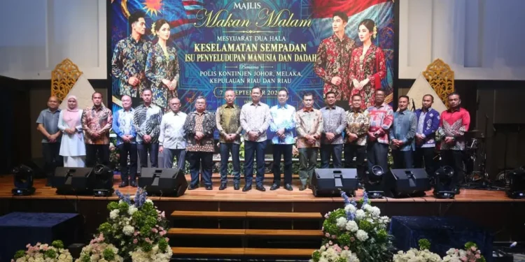 Delegasi Polda Kepri dan Polis Diraja Malaysia dalam rapat keamanan perbatasan di Johor Bahru